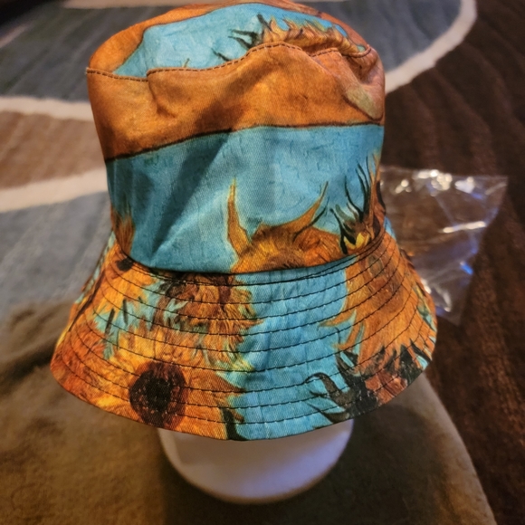 New In Package Multi Color bucket hat - Picture 4 of 11